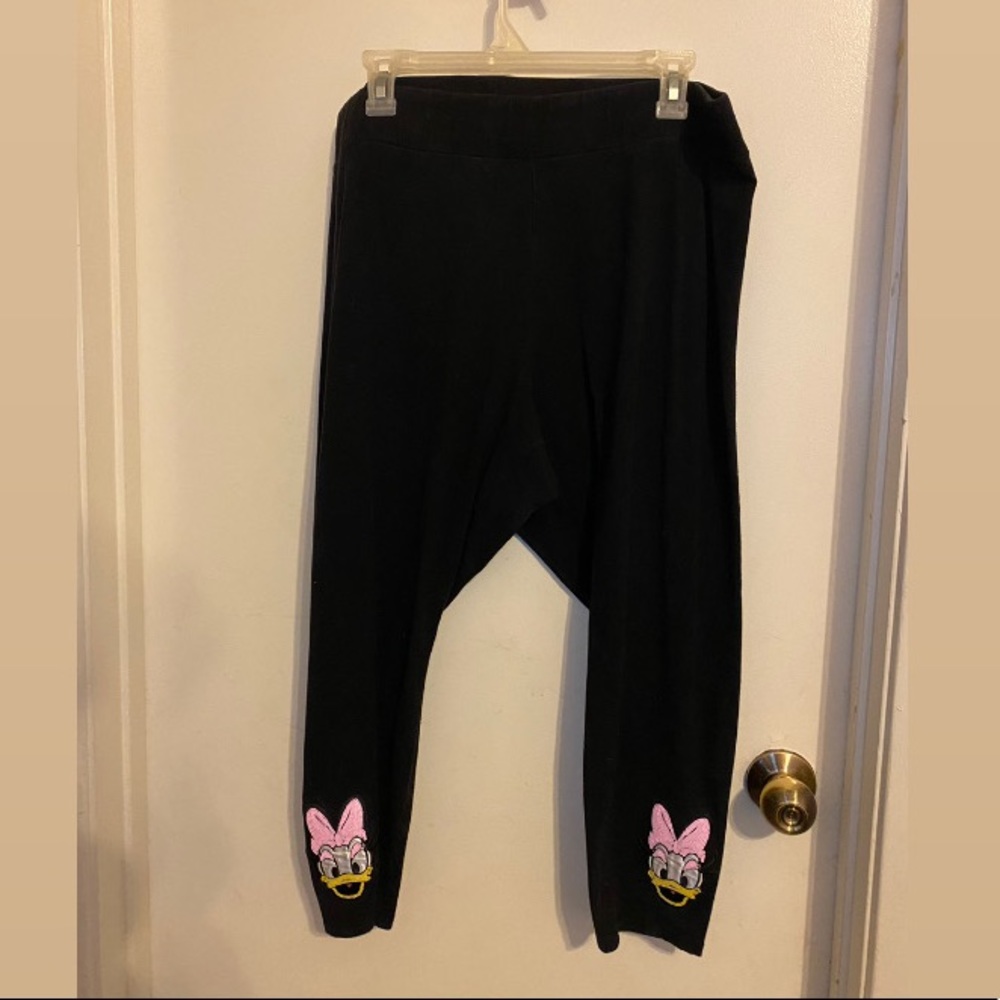 Free w/bundle- Disney Daisy capri leggings